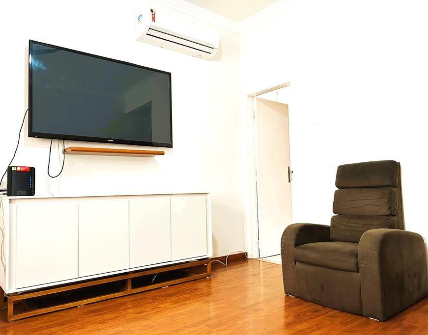 Amplo No Posto 4 Apartment